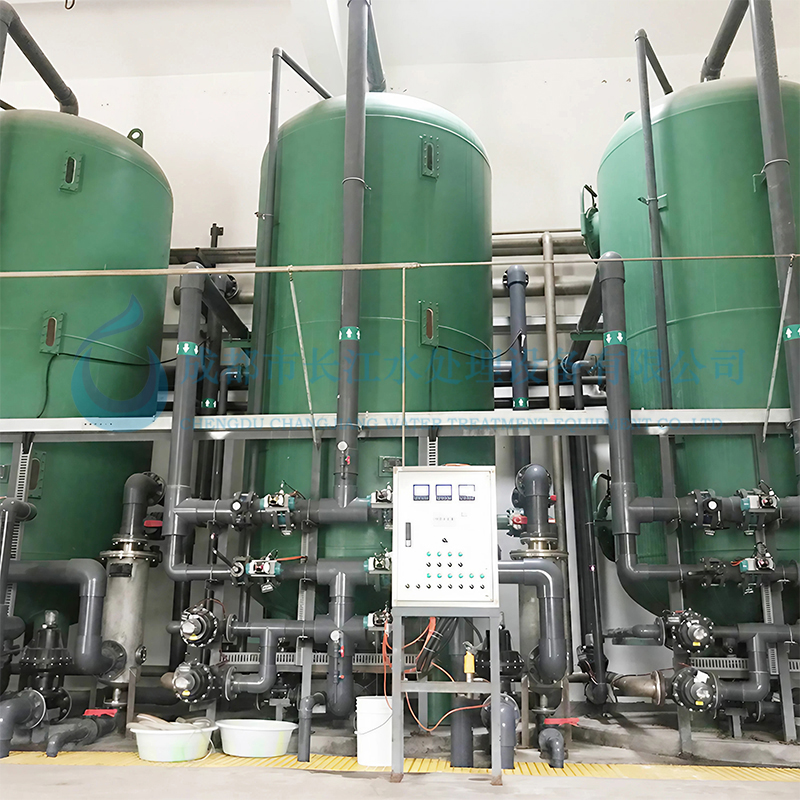 How does a mixed bed mixed ion exchanger maintain stable effluent quality at high flow rates?